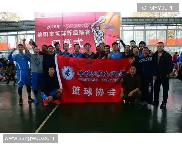 重庆篮球队反击体系解析与战术创新研究 重庆篮球队反击体系解析与战术创新研究