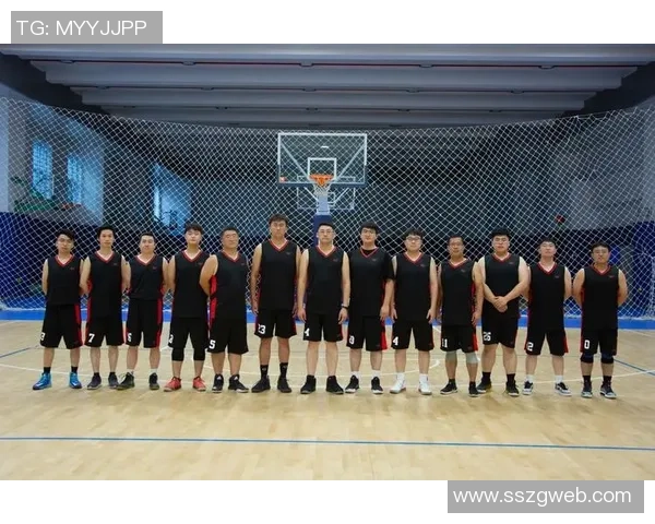 重庆篮球队在邀请赛中的团队配合表现分析与点评