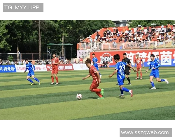 重庆足球队在足球团队协作排行榜中荣获第十名展现出色团队精神与默契配合 重庆足球队在足球团队协作排行榜中荣获第十名展现出色团队精神与默契配合