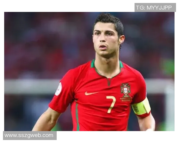 足球明星时尚新宠肩带搭配解析引领潮流风向标