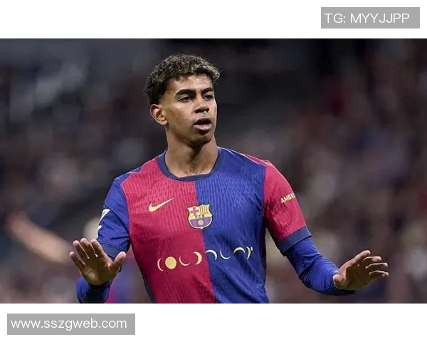 足球明星展现音乐才华玩乐器视频引发球迷热议